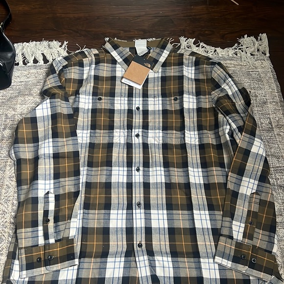 North face button down - Picture 1 of 2